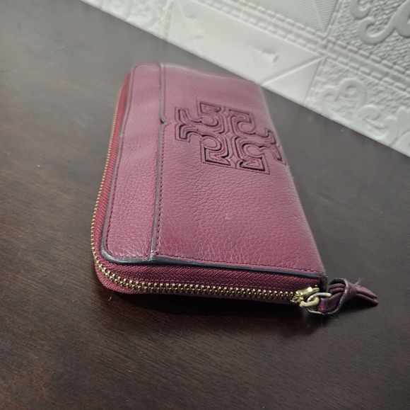 *Authentic Tory Burch zip around wallet - Picture 9 of 11